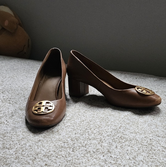 Tory Burch nude heels - Picture 1 of 8